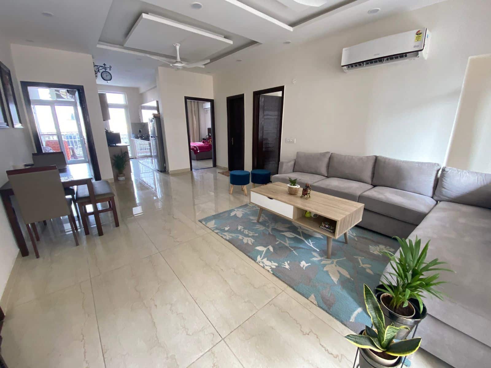 3BHK Fuly Furnished Flat For Rent on Ambala Chandigarh Highway in Zirakpur. - Rentvala