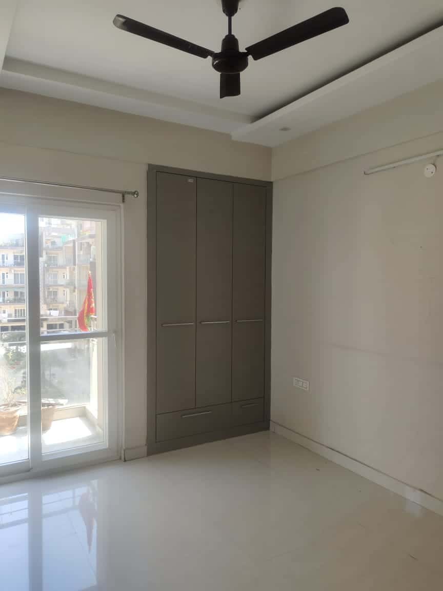 3BHK Semi Furnished Flat For Rent in Motia Royal City Situated on Ambala Chandigarh Highway, Zirakpur - Rentvala