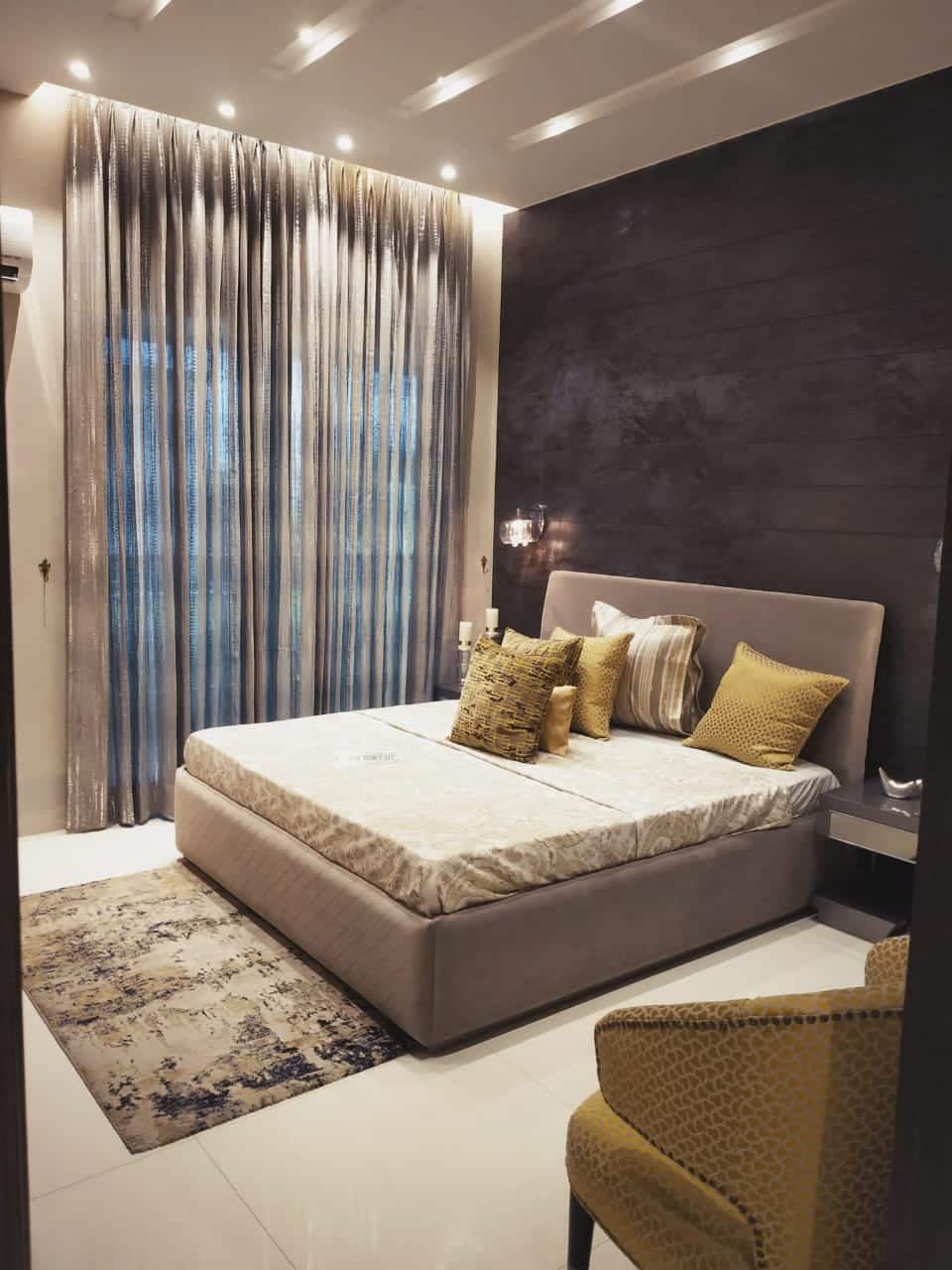 Spacious 2 BHK Semi-Furnished Flat for Rent in Uptown Skylla, Zirakpur – Perfect for Families, Students &amp; Professionals!